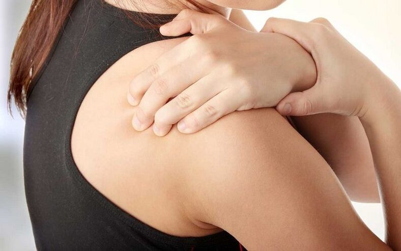 bolesť pod lopatkou zozadu